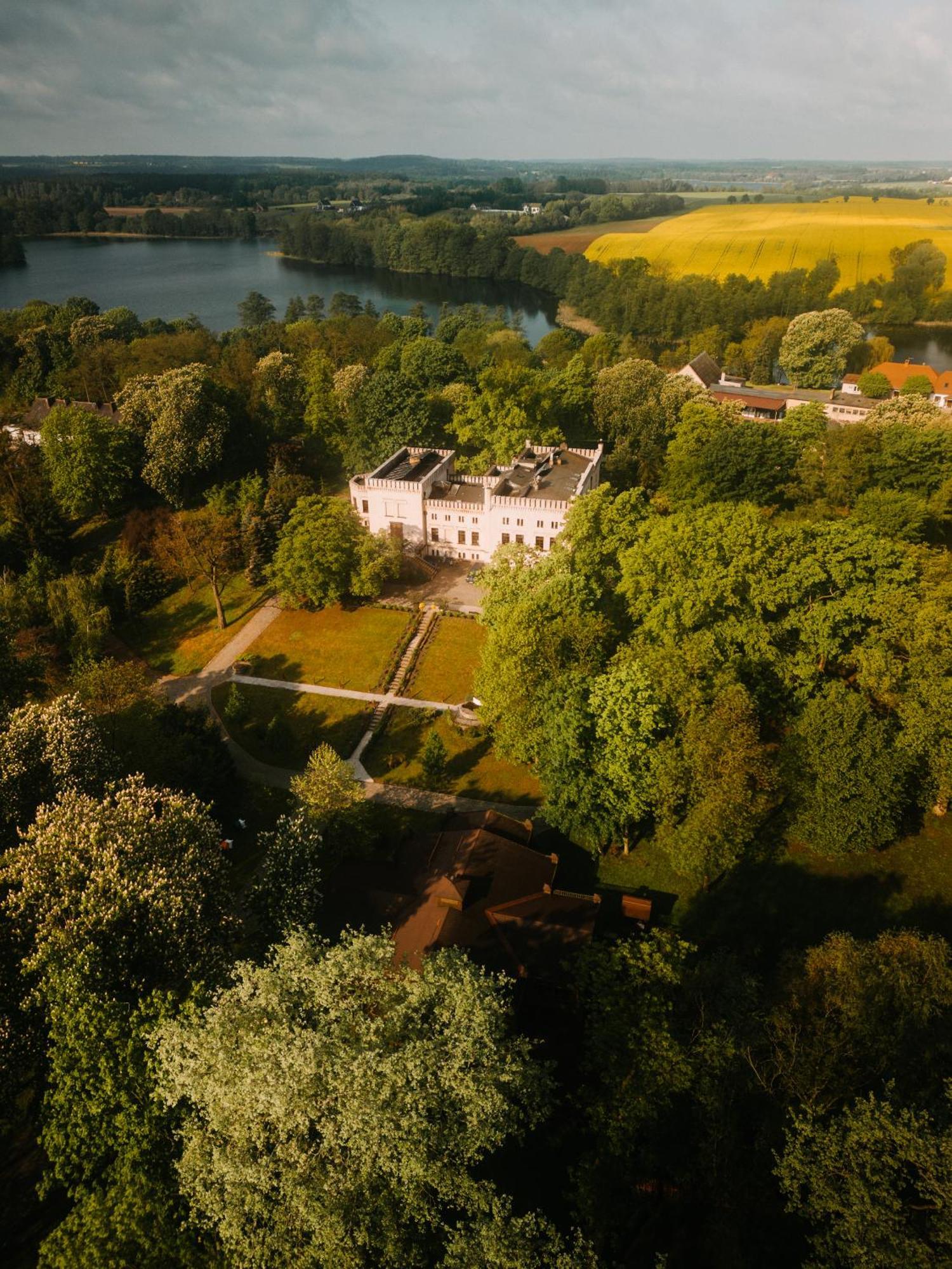 Palac Srodka Chrzypsko Wielkie Экстерьер фото